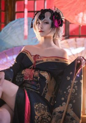 欧美花胸图案_剧情片在线观看